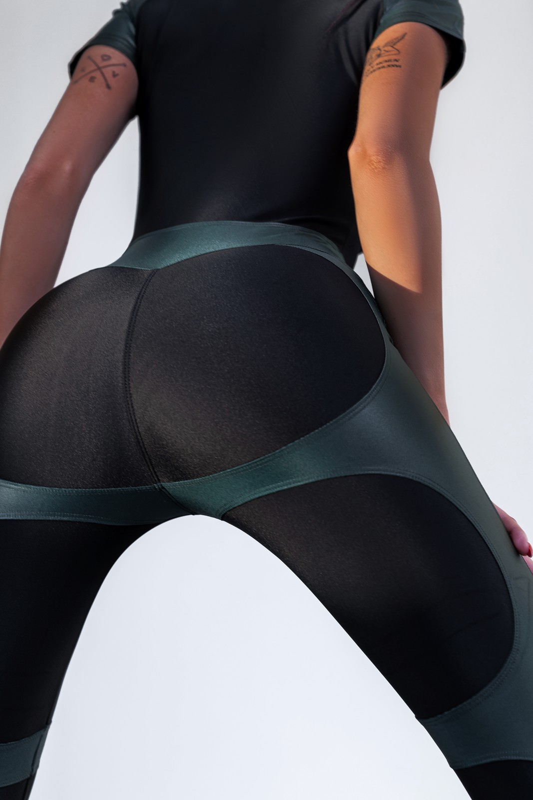 Комбинезон J-Suit PhysiCorrect Skin Black & Green для спорта и фитнеса – фото №  6